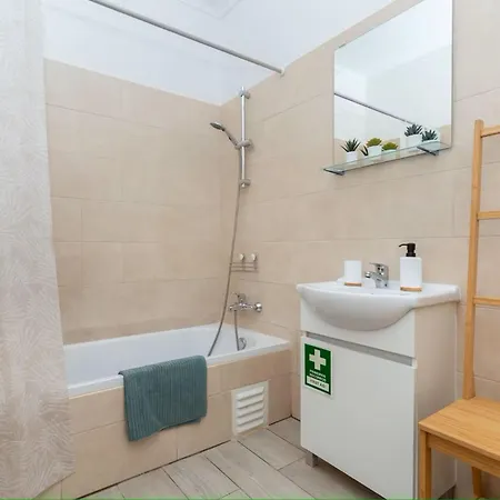 Apartman Economic In Taksim Isztambul